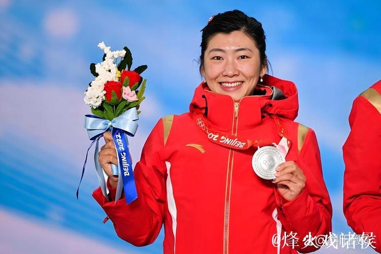 徐梦桃与孙佳旭荣膺自由式滑雪空中技巧世界杯年度总冠军 徐梦桃与孙佳旭荣膺自由式滑雪空中技巧世界杯年度总冠军